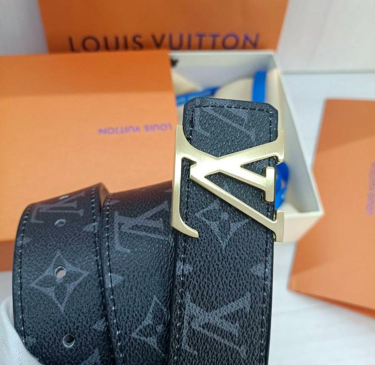 Louis1 Vuitton1 Hochwertiger Damen-Luxusmarken-Ledergürtel Mode-lässiger Ledergürtel Ledergürtel Neuer
Business-Herrengürtel Metallschnalle