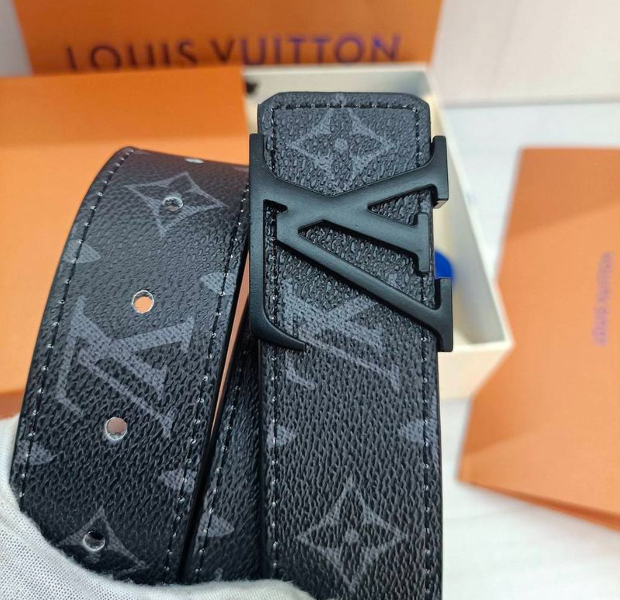 Louis1 Vuitton1 Hochwertiger Damen-Luxusmarken-Ledergürtel Mode-lässiger Ledergürtel Ledergürtel Neuer
Business-Herrengürtel Metallschnalle